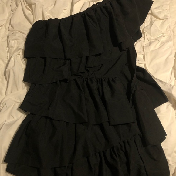 RADIANCE RUFFLE ONE SHOULDER TIERED MINI DRESS size medium - Picture 6 of 6
